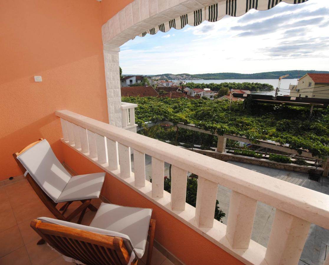 Seaview Luxury Apartment "Lucy" With Terrace & Vintage Summer Kitchen Trogir Extérieur photo