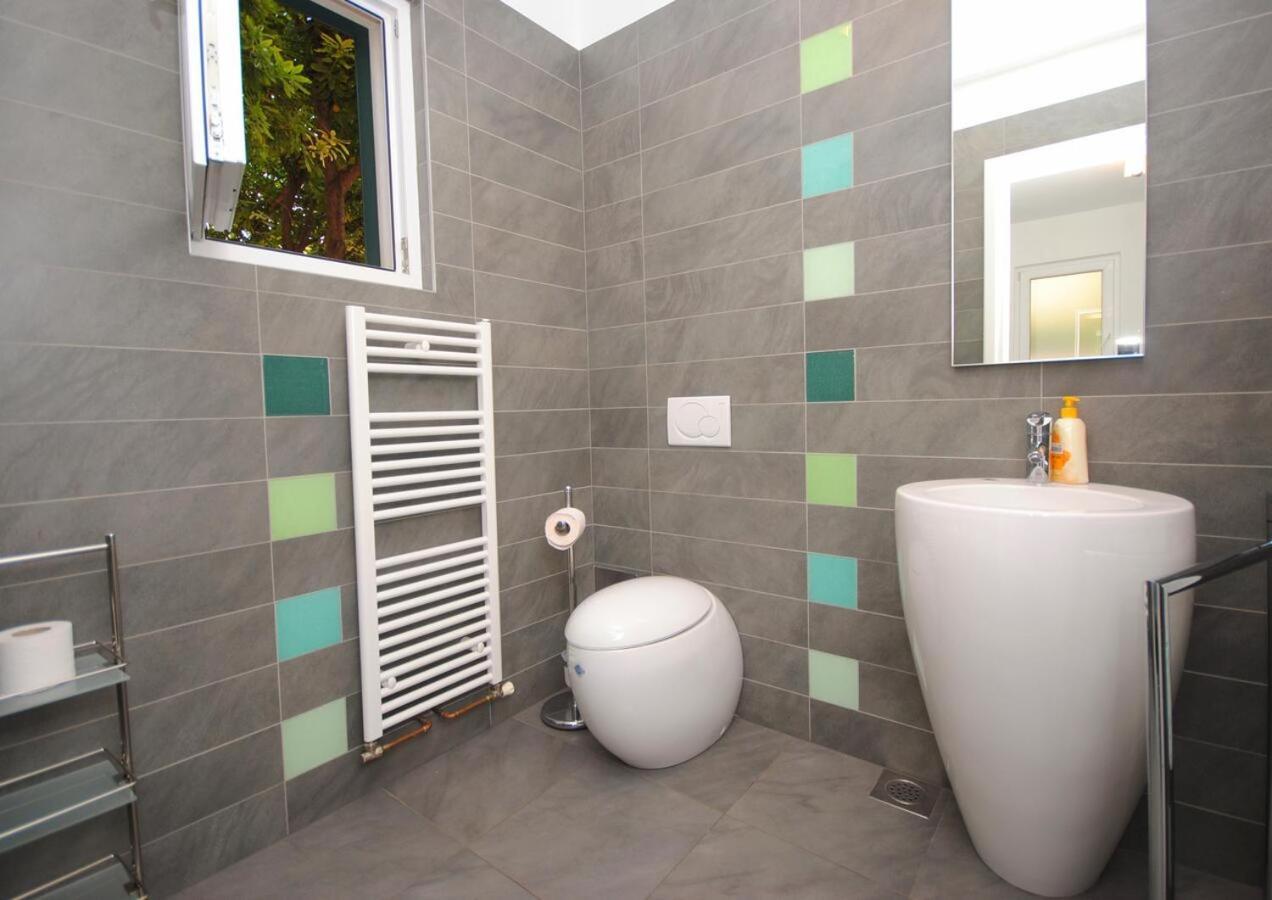 Seaview Luxury Apartment "Lucy" With Terrace & Vintage Summer Kitchen Trogir Extérieur photo