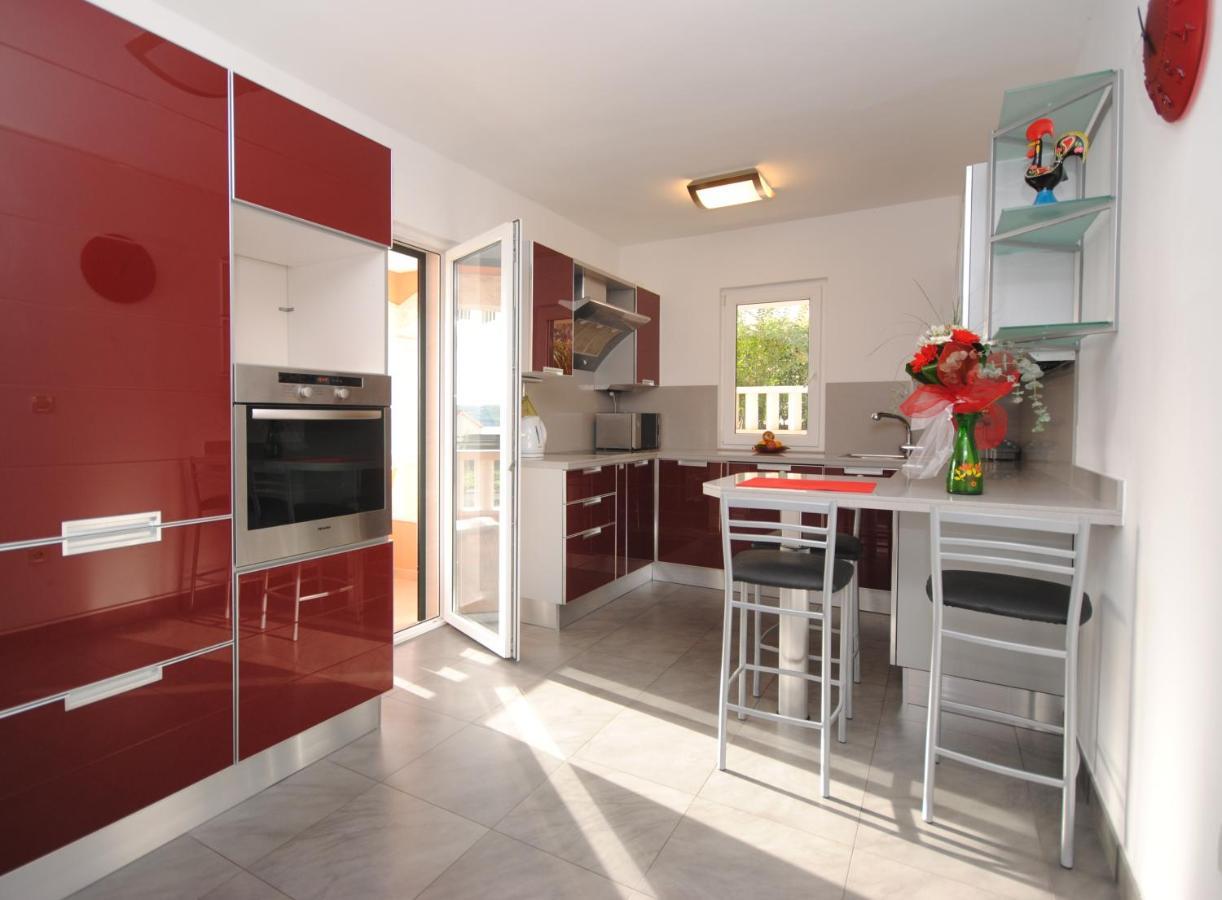 Seaview Luxury Apartment "Lucy" With Terrace & Vintage Summer Kitchen Trogir Extérieur photo